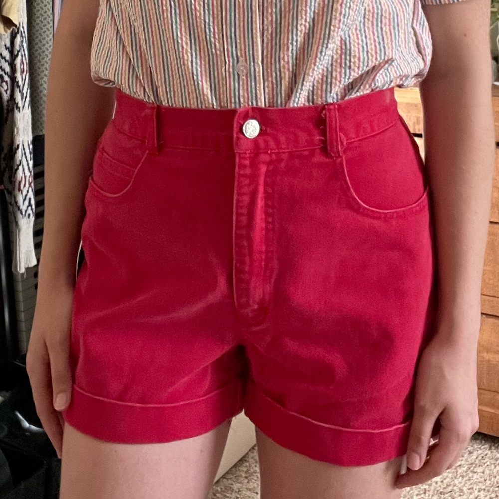 Vintage high waisted red shorts